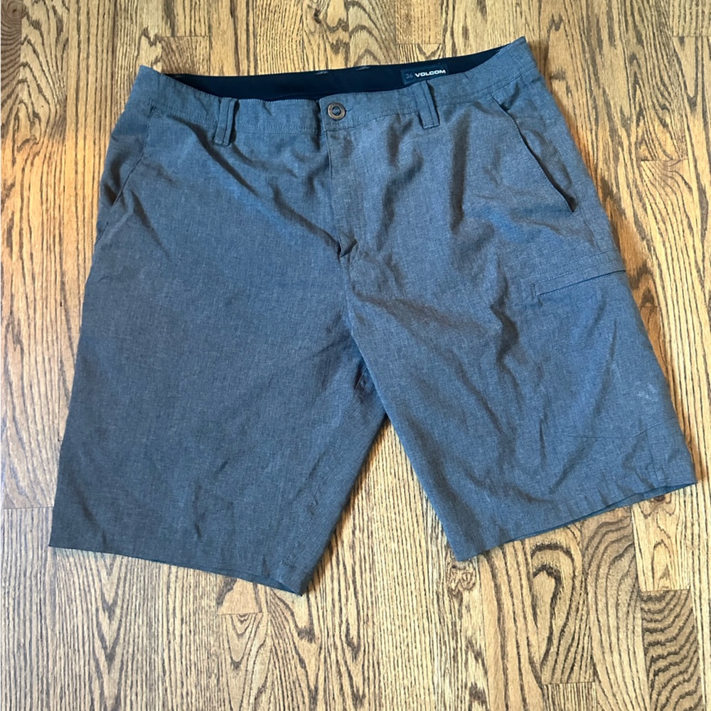 Volcom shorts size 36